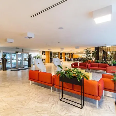 Apart-hotel Royal Solny Z Aneksem, Klimatyzacja I Konsola Ps4 W Z Krytym Basenem, Sauna I